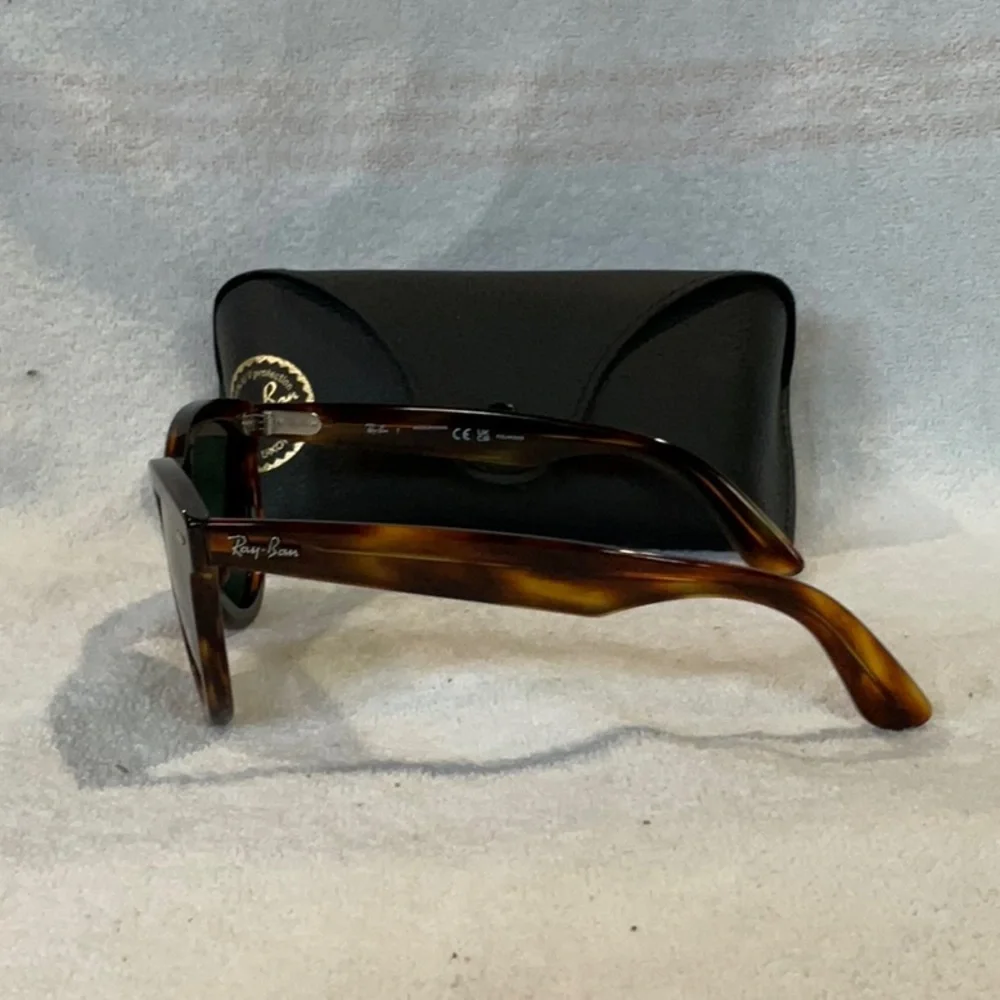 NEW RAY-BAN Tortoise Shell Sunglasses. RB2241